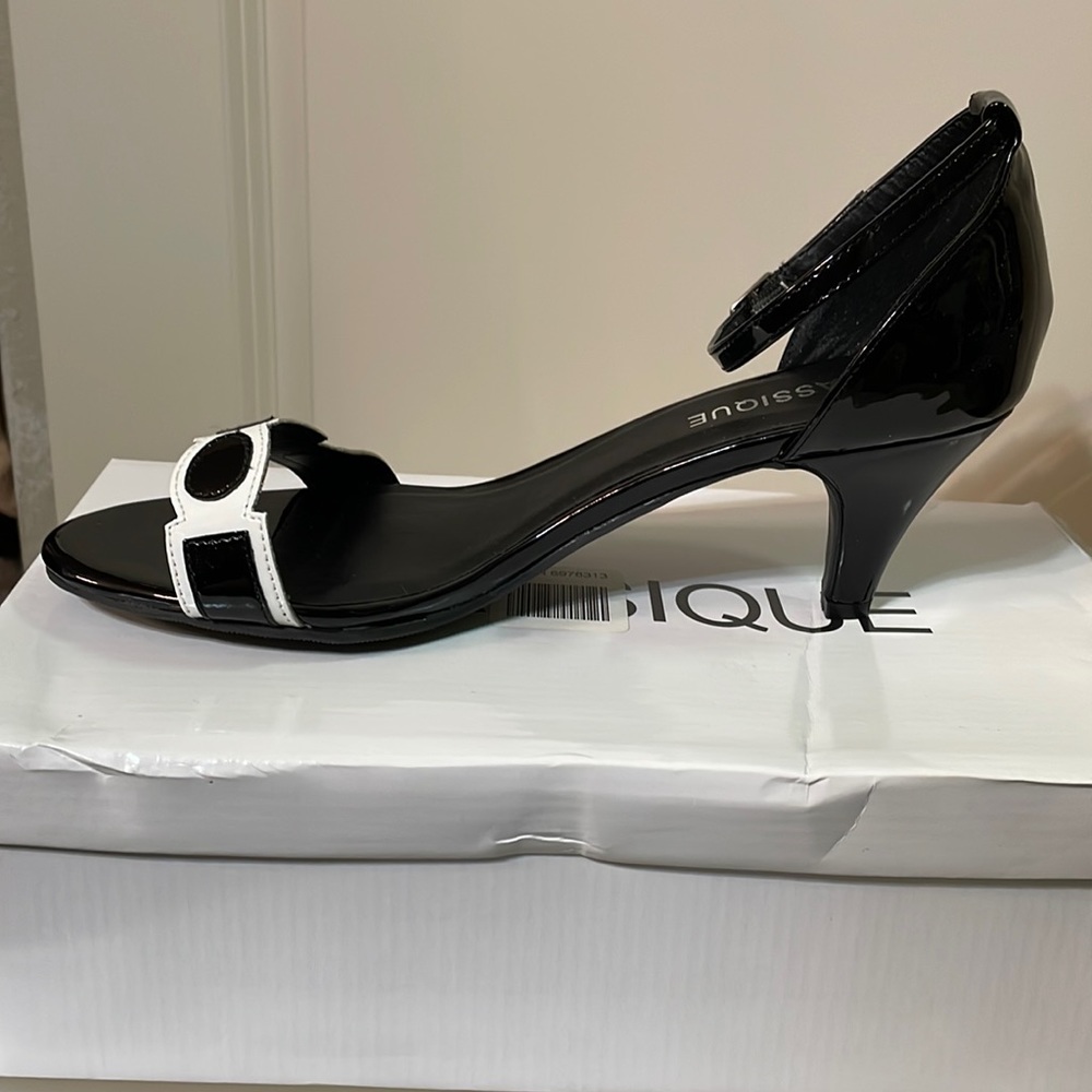 Dress shoe